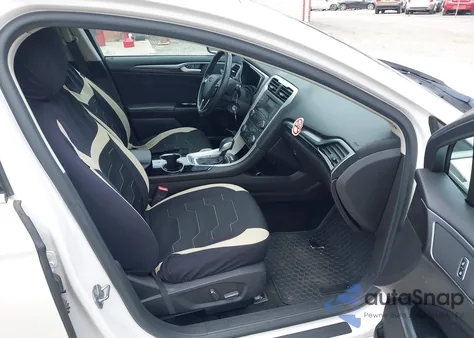 2015 Ford Fusion Hybrid Se z USA, uszkodzony, nr VIN 3FA6P0LU2FR305597